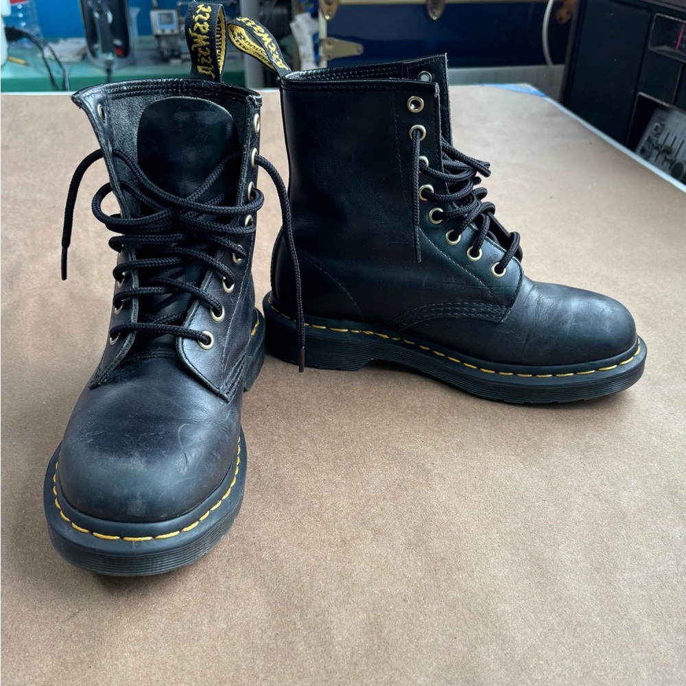 Dr. Martens 8 hole boots, air wear w bouncing soles, used excellent condition